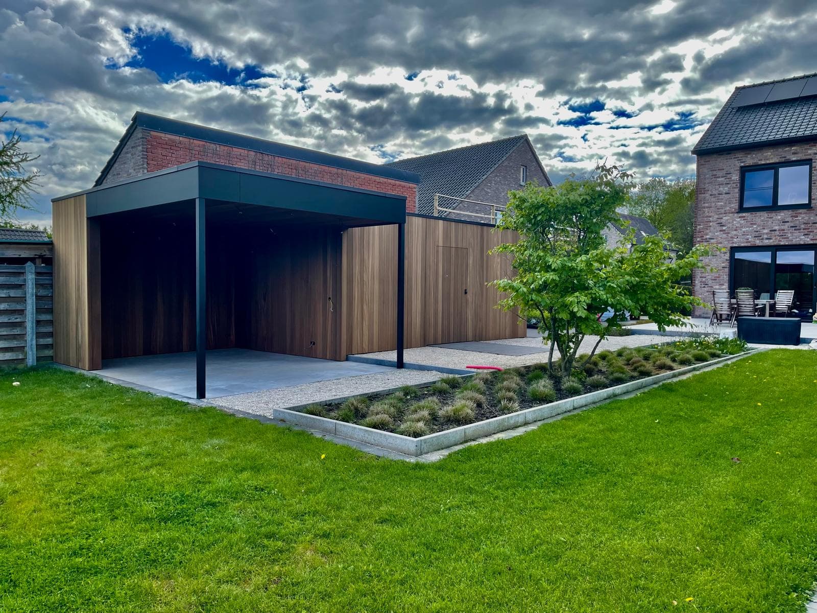 Poolhouse met afsluitbare berging