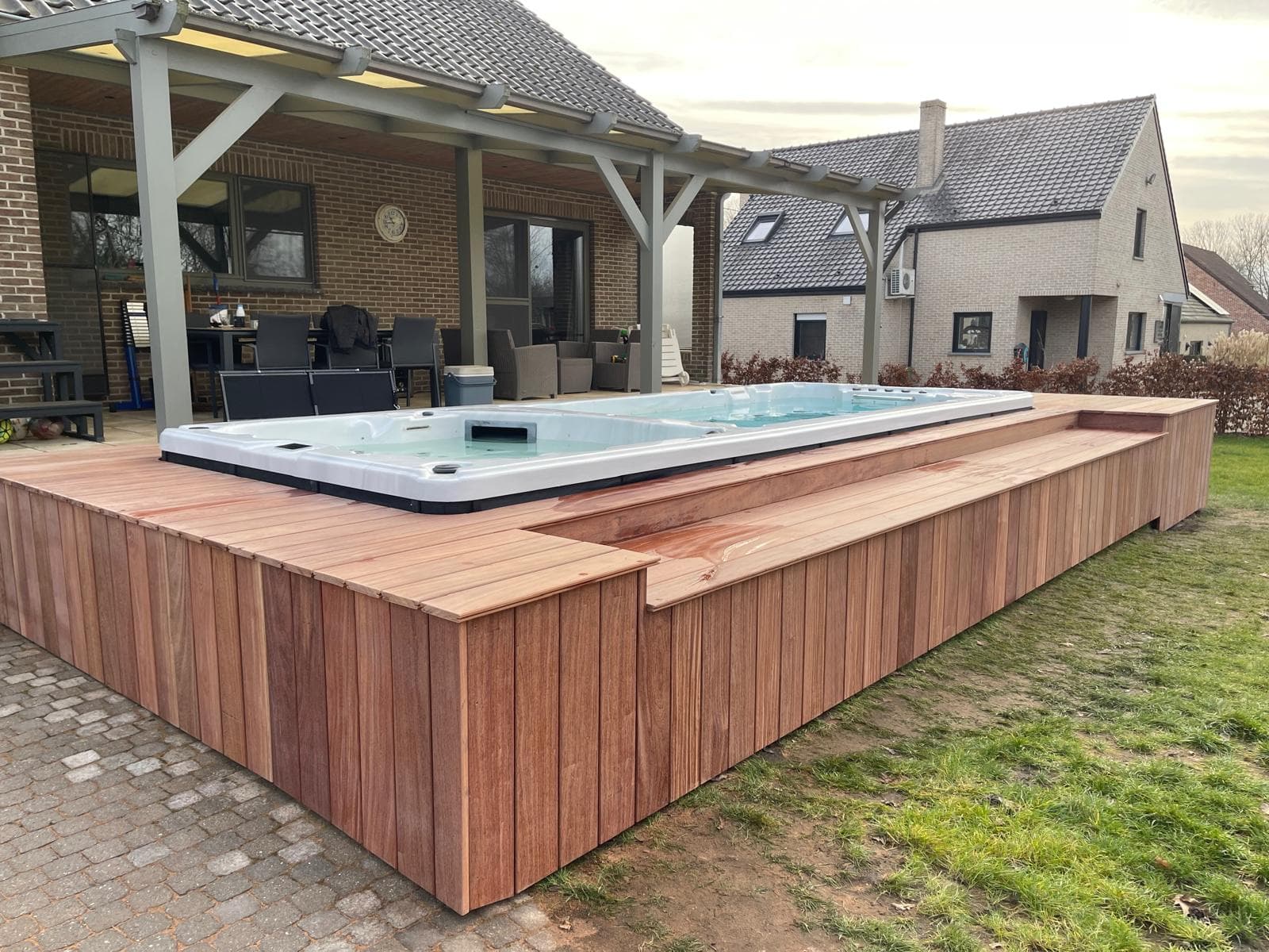 Terras in cumaru-hardhout